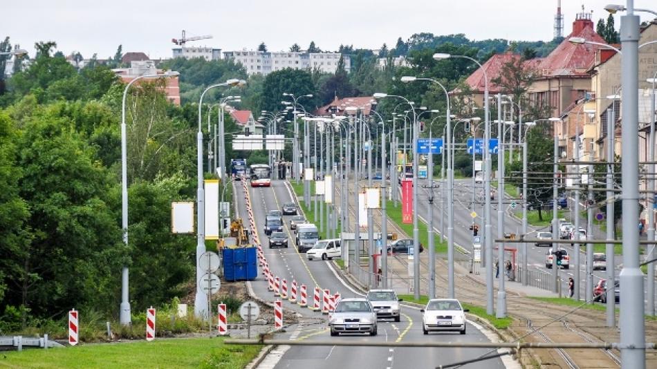 Nejvytíženějším dopravním úsekem je hlavní plzeňská tepna