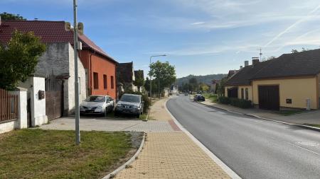 Radobyčice budou mít měření úsekové rychlosti na průtahu obcí v Dlážděné ulici, vyžádali si ho obyvatelé