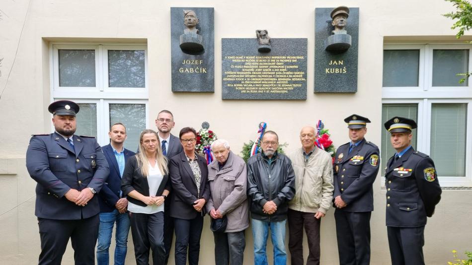 Památku těch, kteří padli za oběť druhé světové válce, uctilo v pátek vedení prvního plzeňského obvodu