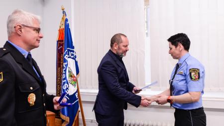 Městská policie ocenila strážníky a zaměstnance za dlouholetou službu pro Plzeň