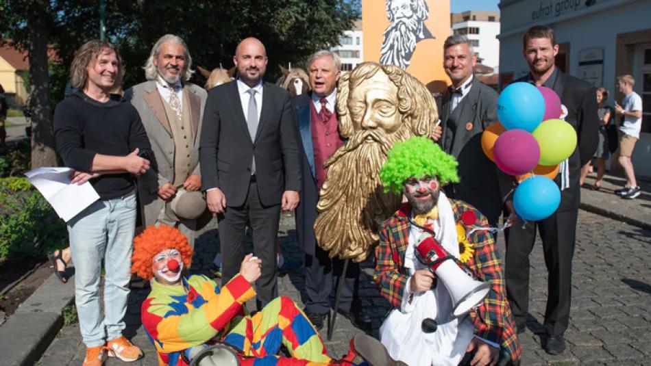 Uměleckou sezonu v Plzni a Plzeňském kraji symbolicky otevřel průvod Vendelín