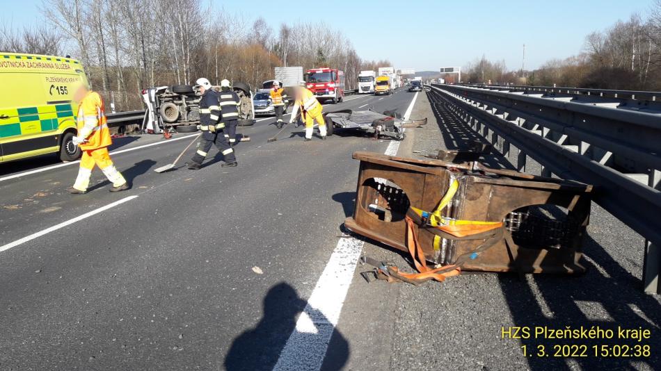 Aktualizováno: Dálnici D5 ve směru na Plzeň uzavřela nehoda, tvořily se dlouhé kolony!