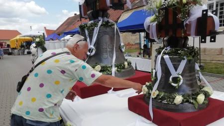 V Touškově u Plzně po více než sto letech znějí všechny čtyři zvony