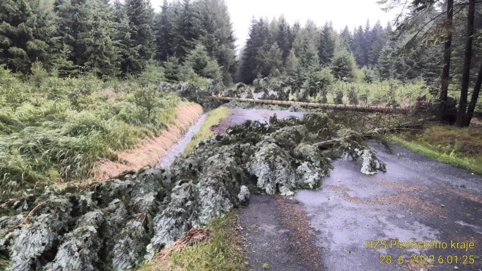 Perná noc hasičů, Plzeňský kraj zasáhly silné bouřky