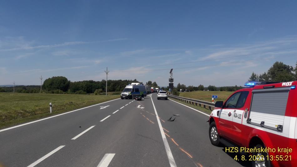 Série smrtelných nehod pokračuje. Mladý motorkář nepřežil střet s autem