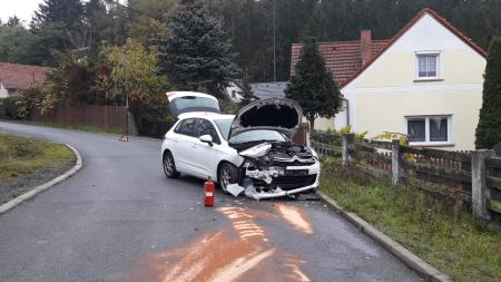 V Horní Kamenici se střetla dvě osobní vozidla