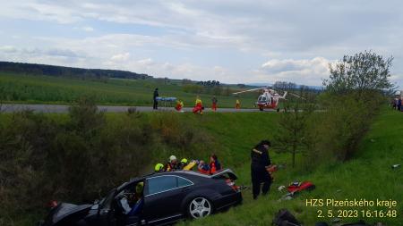 Další vážná nehoda. Při střetu s kamionem na Tachovsku se těžce zranili dva lidé!