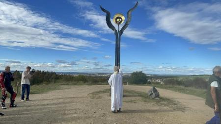 Monument na Koterovské vyhlídce vyvolal skandál. Slovanský obvod se od díla distancoval