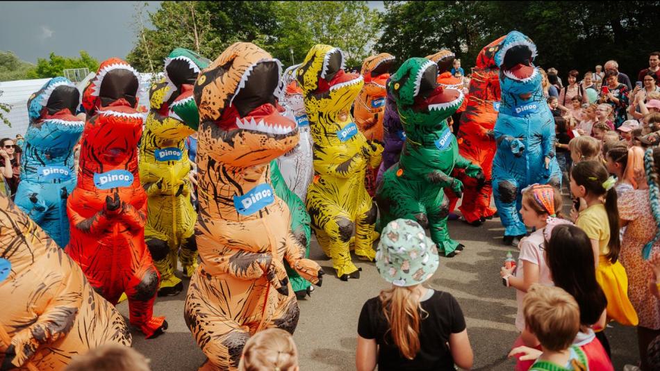 Sobotní den ve znamení hokeje i dinosaurů