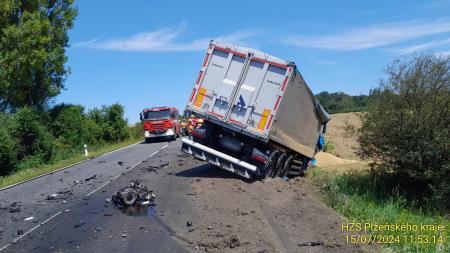 Aktualizováno: Tragická nehoda uzavřela hlavní tah u Vlčtejna