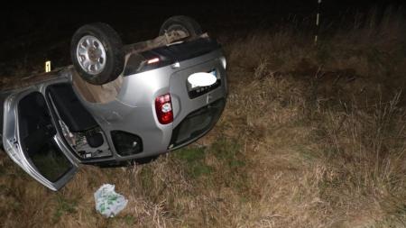 Opilý řidič převrátil auto na střechu