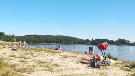 Vlna veder se protáhne i do dalších dnů, meteorologové zpřísnili výstrahu