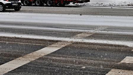 Zima se nevzdává. Meteorologové varují před náledím!