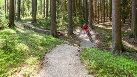 Plzeňský kraj investuje do rozvoje cyklostezek, cyklotras a cyklotrailů