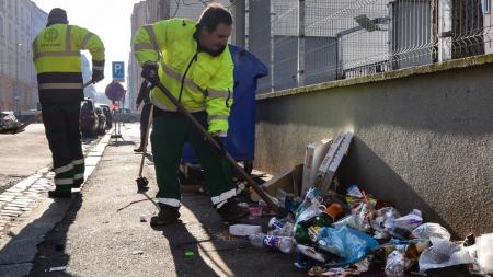 Odpadků je už příliš. Plzeň výrazně posílí jejich svoz o víkendech v centru a rekreačních oblastech