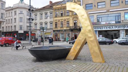 Fontána před muzeem je v havarijním stavu, ostatní plzeňské kašny, fontány i pítka se vrací do provozu