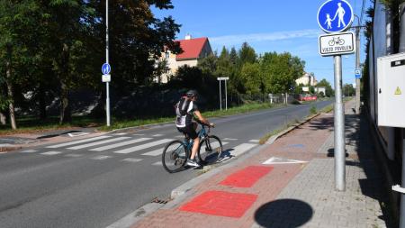 Novinka v části Plzně. Cyklisté si budou moci vybrat, jestli chtějí jet po stezce nebo po silnici