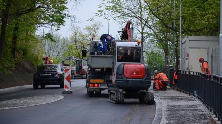 Oprava Bezručovy ulice v Karlových Varech se blíží ke konci