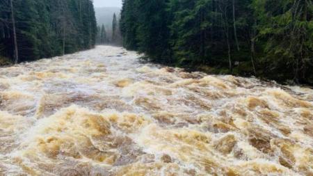 Nejen silný vítr, meteorologové varují i před vzestupem hladin