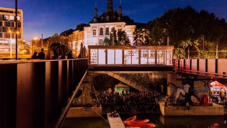 Léto ve znamení filmů. Chystá se promítání na náplavce i hradech a zámcích