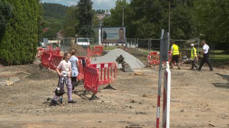 V Mariánských Lázních probíhá přestavba klasické křižovatka na Plzeňské ulici na okružní.