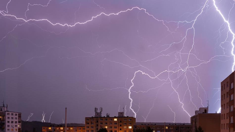 Na Česko se valí silné bouřky. Zasáhnou i Plzeňský kraj!