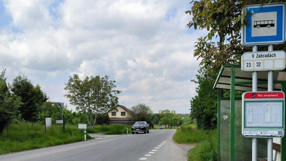 Obyvatelé Malé Homolky sepsali petici za snížení povolené rychlosti. Zbytečně, reaguje centrální obvod