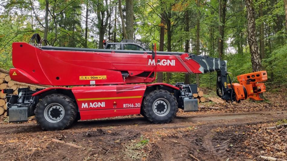 Bezpečné kácení stromů v Karlových Varech zajišťuje stroj za 10 milionů korun