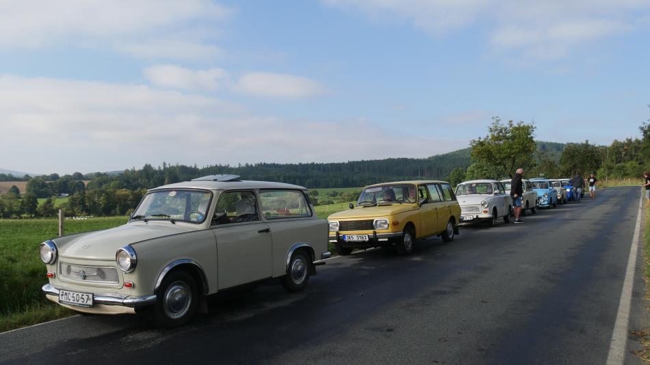 Členové plzeňského Trabantklubu se vydali na podzimní výlet Pošumavím