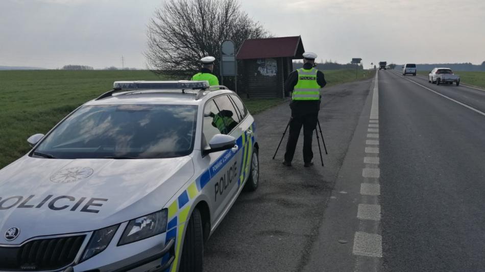 Policisté chystají velkou akci na měření rychlosti. Kde mají číhat, rozhodnou i lidé!