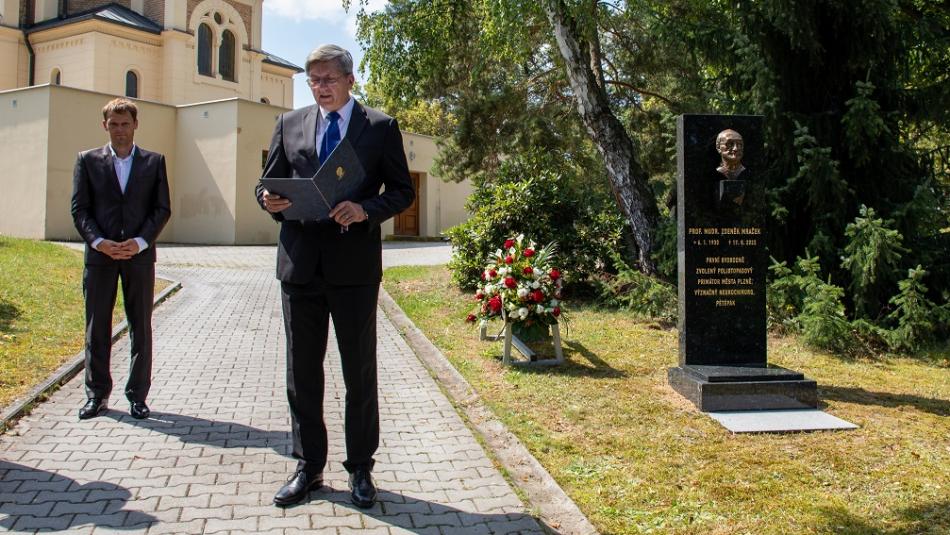 Lékař, profesor a exprimátor Zdeněk Mraček má v Plzni čestný hrob