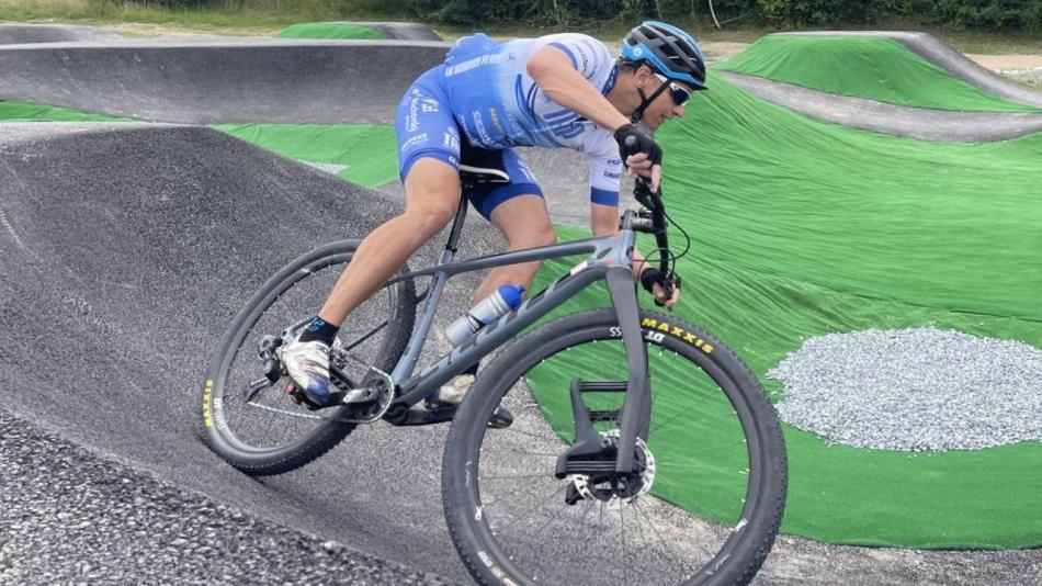 Slavnostní otevření první pumptrackové dráhy v Plzni provázela velkolepá podívaná