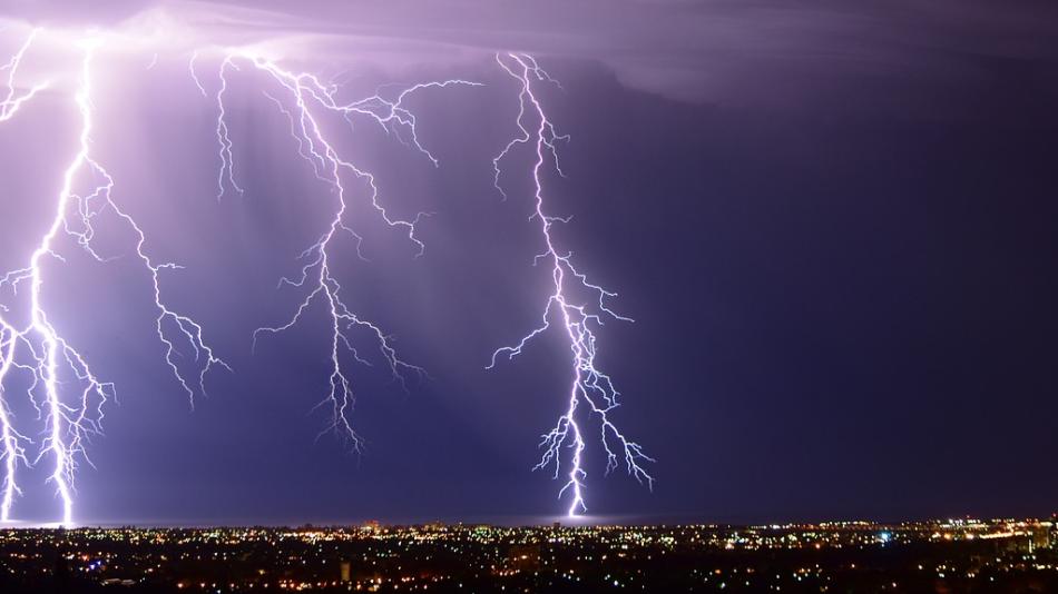 Dorazí silné bouřky, varují opět meteorologové