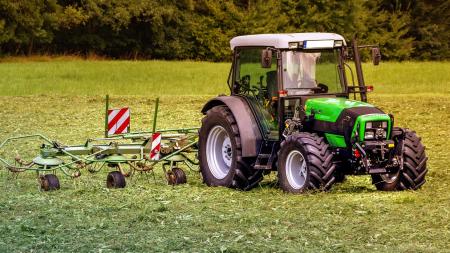 Neznámý pachatel se nezdráhal odcizit traktor, způsobil škodu za stovky tisíc