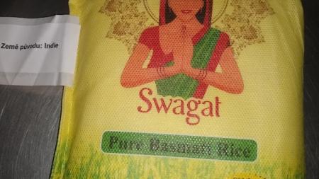 Inspektoři zajistili rýži obsahující desetkrát víc pesticidů, než je povoleno