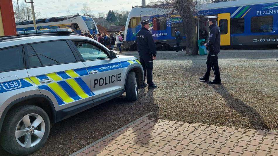 Policisté obsadili vlaky i přejezdy. Při velké akci našli cizince, kteří byli v České republice nelegálně!