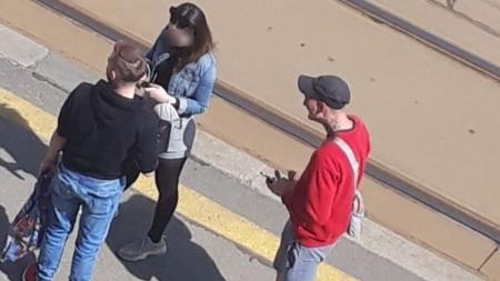 Nabízel vám někdo na ulici telefon? Přihlaste se na policii!