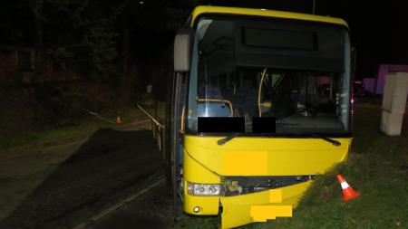 Chtěl jsem si splnit sen, řekl policistům mladík poté, co havaroval s kradeným autobusem