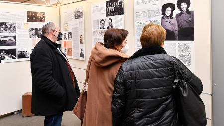 Před osmdesáti lety odvezly vlaky plzeňské Židy do Terezína. Smutné výročí připomíná výstava