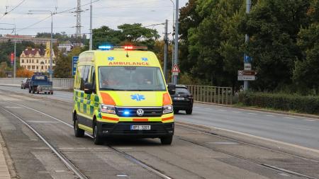 Vážná nehoda v Přešticích. Chodce srazilo osobní auto