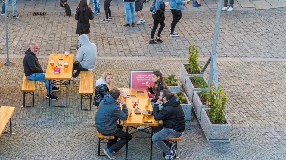 Funguje víc zahrádek než před rokem. Čtvrtina restaurací čeká na otevření interiérů